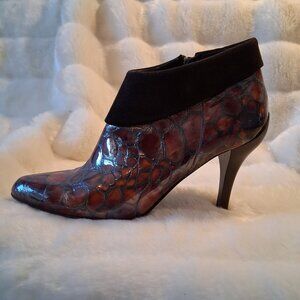 Donald J Pliner Rula Bootie size 8